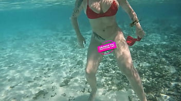 Il fait chaud viens te rafraichir avec moi dans les eaux turquoises des