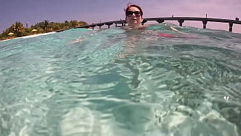 Il fait chaud viens te rafraichir avec moi dans les eaux turquoises des