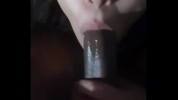 Casada empinadinha dando so o cu e implorando outro cacete enquanto mama e da o rabo