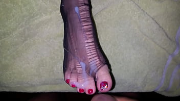 Hot foot cumshot