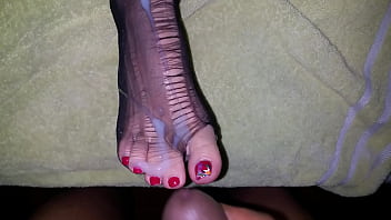 Hot foot cumshot