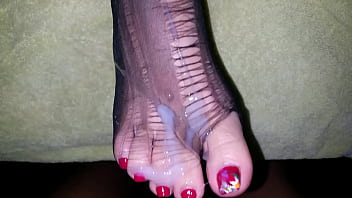 Hot foot cumshot
