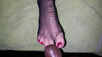 Hot foot cumshot