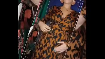 Une Petite Robe Bien Sympa N'es Ce Pas thumbnail