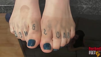 Philly john cums on her toes brunette krysta kaos foot jobs him