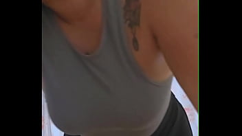 Gosto quando esfregam o pau nas minhas axilas