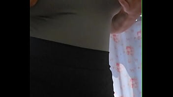 Gosto quando esfregam o pau nas minhas axilas