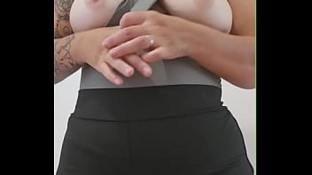 Gosto quando esfregam o pau nas minhas axilas