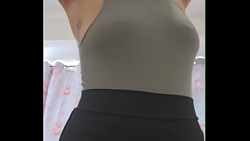 Gosto quando esfregam o pau nas minhas axilas