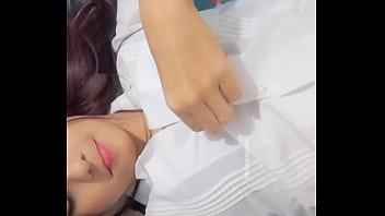 Mejor amiga lame mi coño folla duro y se corre en mis bragas casero real