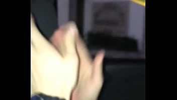 Homens brancos acordam o amigo na porta do condominio no edson queiroz fortaleza