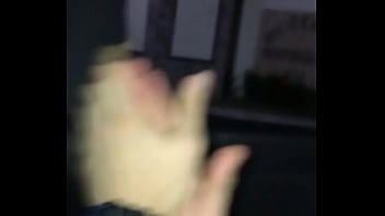 Homens brancos acordam o amigo na porta do condominio no edson queiroz fortaleza