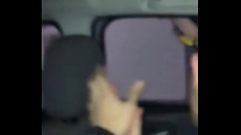 Homens brancos acordam o amigo na porta do condominio no edson queiroz fortaleza