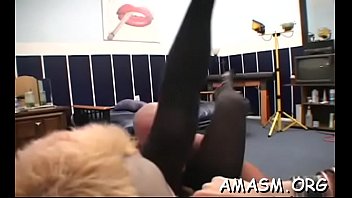 Sensual sweetie adores oral games