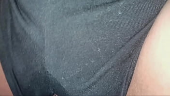 แหย่หีให้น้ำแตกแล้วเลียเม็ดแตด