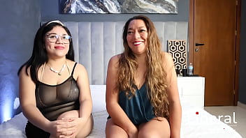 Cuckold disfruta viendo a su esposa teniendo gang bang con desconocidos