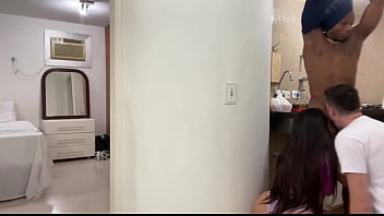 Fui fazer uma entrega na casa de um casal e acabei descendo a madeira nos 2