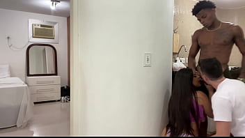 Fui fazer uma entrega na casa de um casal e acabei descendo a madeira nos 2