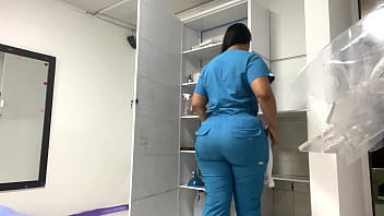 Paciente culona aceitada grabada en consultorio