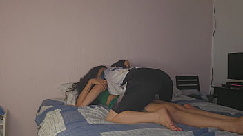 Marido flagra sapatona pegando sua esposa