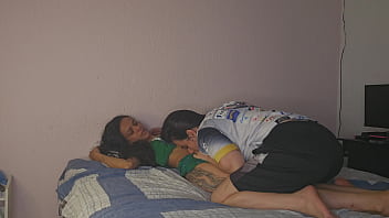 Marido flagra sapatona pegando sua esposa