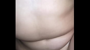 Colegiala se desnuda para su maestro solo tiene 18 años y anda mal en una materia el profe se aprovecha de la situación profe ya basta me duele grita de placer