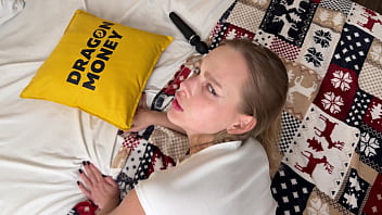 My stupid stepbrother doesn't know what a vibrator is i'll show him on my body