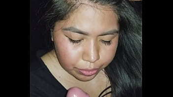 Amature sucks my dick after meeting her