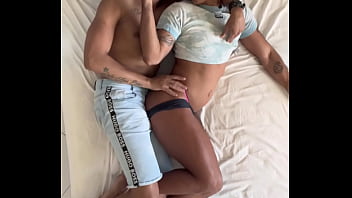 O Pai Da Minha Amiga Foi Dormir Do Meu Lado Não Resistiu E Me Comeu thumbnail