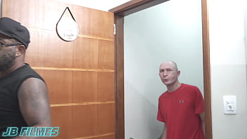 Time de basquete fode torcedoras em uma suruba