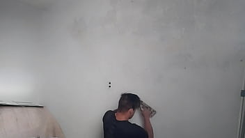 Casa nova trollando minha namorada jogando barata nela