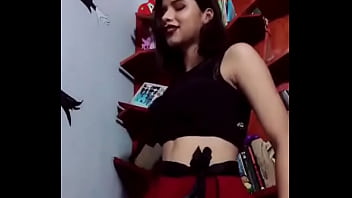 Allison engañando a su novio con una falsdita