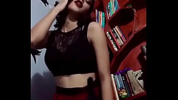 Allison engañando a su novio con una falsdita