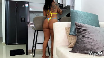 I'm a colombian milf a cheating wife who likes to fuck delivery guys sayafit