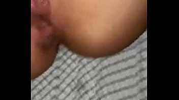 Chupando e bebe a porra da minha puta