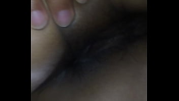 Con Mi Esposa Metiéndole El Dedo En Ano Para Explicarle thumbnail