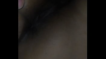 Con mi esposa metiéndole el dedo en ano para explicarle Con mi esposa metiéndole el dedo en ano para explicarle