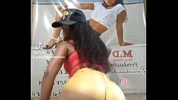 Rebolado da novinha safada da favela