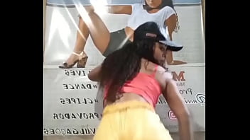 Rebolado da novinha safada da favela