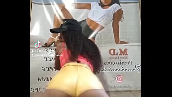 Rebolado da novinha safada da favela