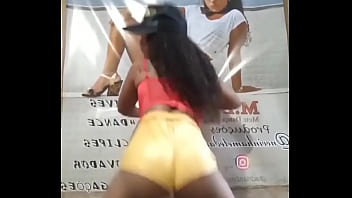 Rebolado da novinha safada da favela