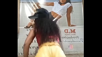 Rebolado da novinha safada da favela