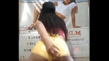 Rebolado da novinha safada da favela