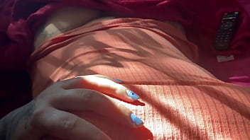 Caiu no xvideos novinha enfiando 4 dedos na bucetinha apertada até gozar