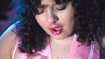 Bbw Foot And Face Sitting thumbnail