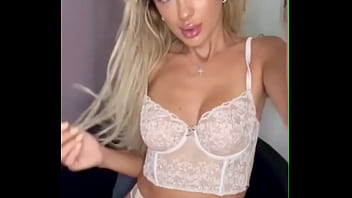 Cheeky aussie firecracker igniting passions everywhere