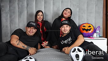 Pareja de amigos hacen su primer intercambio