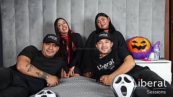 Pareja de amigos hacen su primer intercambio