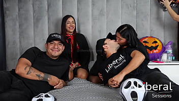 Pareja de amigos hacen su primer intercambio