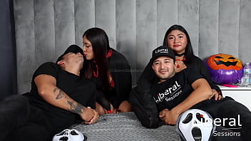 Pareja de amigos hacen su primer intercambio